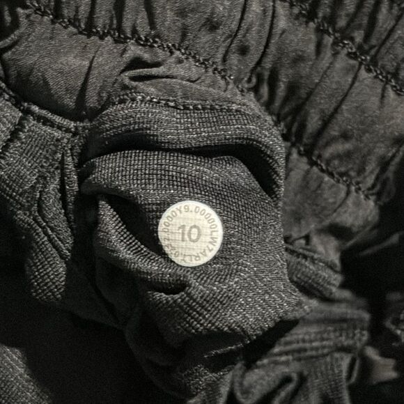 Lululemon Hotty Hot Short II *Long 3.5” - Picture 4 of 7